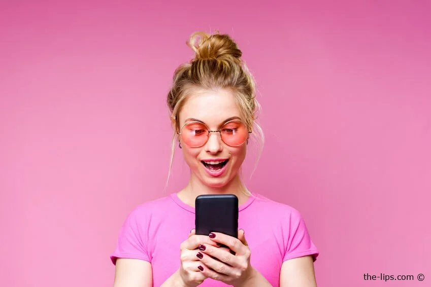 Работа вебкам / онлифанс моделью с телефона